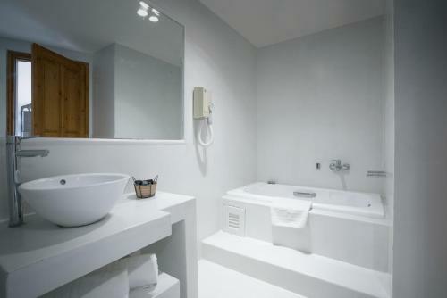 Gloria Maris Hotel Suites And Villa