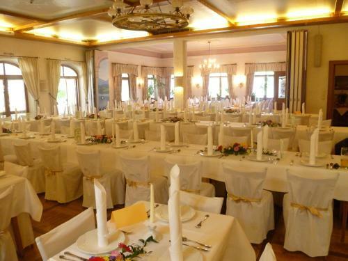 Hostal Gasthof-hotel H�hensteiger