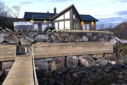 Vikran Seaside Lodge