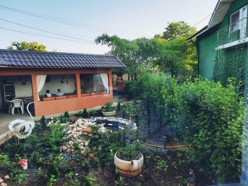 Casa Cu Flori