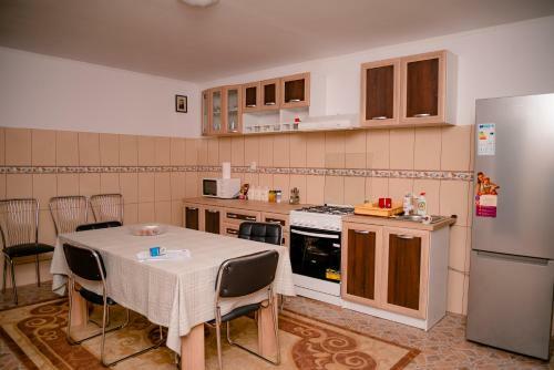 Hostal Pensiunea Happy Flowers