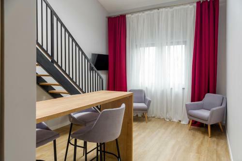 H11 Downtown Apartments
