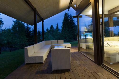 Alpine Lounge