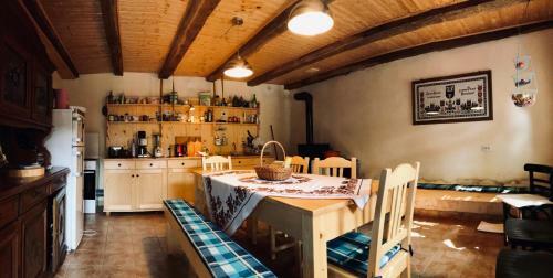 Bed & Breakfast Lovely Old Transylvanian Cottage, Room 1