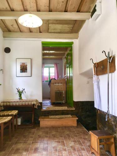 Bed & Breakfast Lovely Old Transylvanian Cottage, Room 1