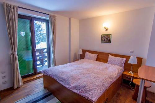 Charming Chalet Timisul De Sus