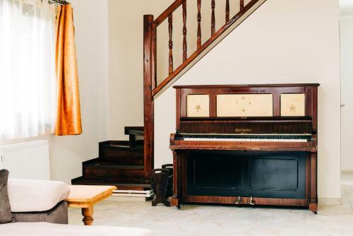 Villa Gold House