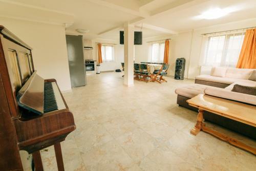 Villa Gold House