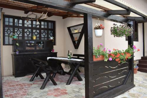 Lodge Clematis House