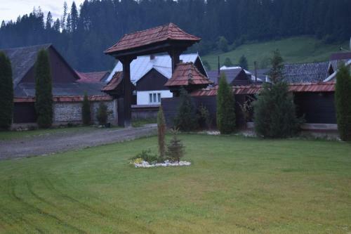 Lodge Clematis House