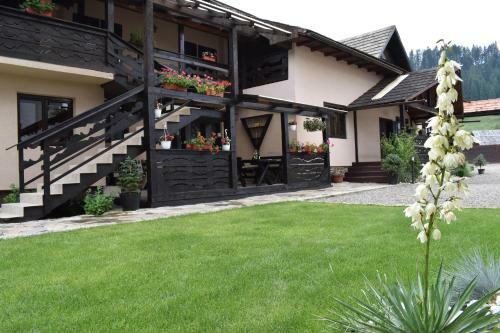Lodge Clematis House