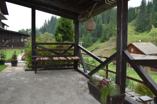 Lodge Clematis House