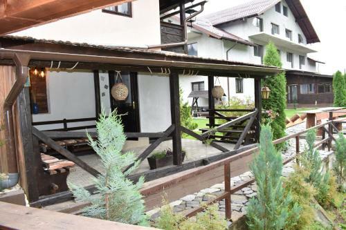 Lodge Clematis House