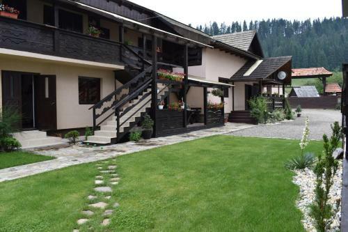 Lodge Clematis House
