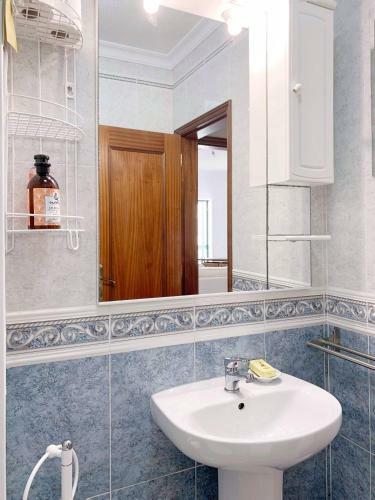 Stylish 3 Bedroom Apartment Close To The Beach