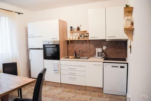 Spacious And Cozy 3bd+terrace Couples Apartment