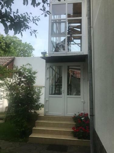 Spacious And Cozy 3bd+terrace Couples Apartment