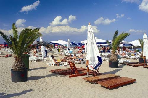 Apartamento Donna Alba Seaview Penthouse, Casa Ta de Pe Plaj?