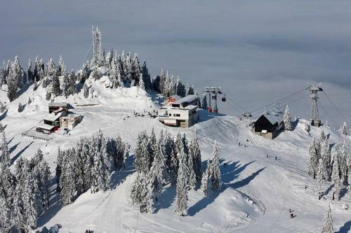 Charming Villa In A Private Mountain Resort