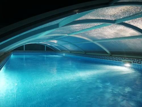 The Fox Farm House - Full Private Property With Heated & Covered Pool