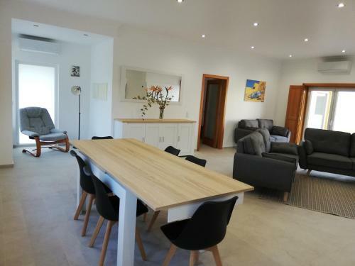 The Fox Farm House - Full Private Property With Heated & Covered Pool