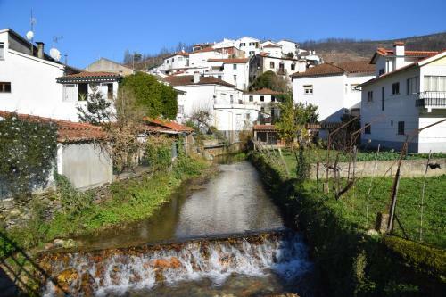B&B En Glamping Quinta Do Rio Alva