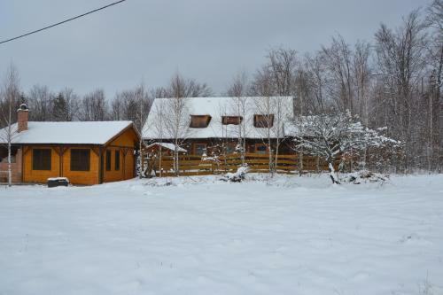 Hostal Ivoi Magasbukki Vendeghaz