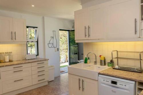 Sintra ? Banz�o House With Swimming Pool