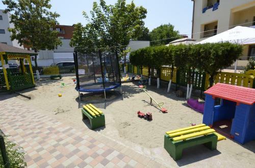 Hotel Vila II Poieni?a