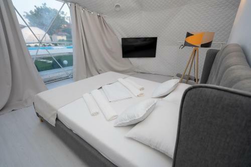 Seagloo Glamping - Adults Only