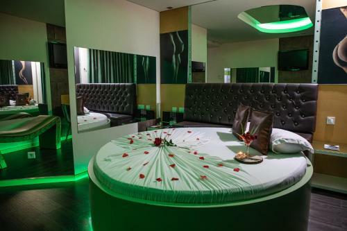 Hotel Motel Emo��es