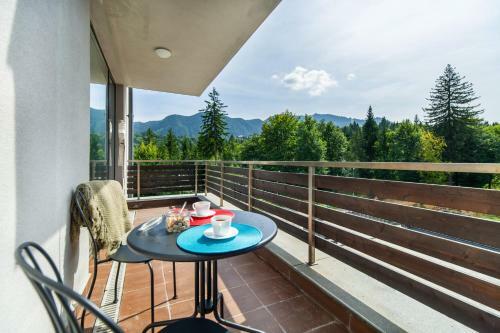 Art Gallery Apartment In Silver Mountain