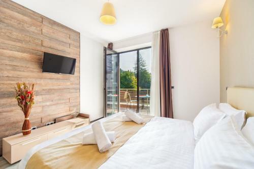 Art Gallery Apartment In Silver Mountain