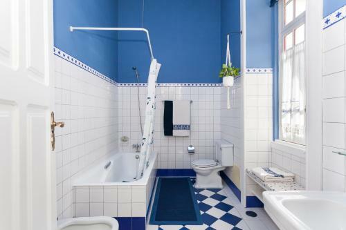 Hostal Vintage Balcony Guesthouse