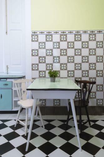 Hostal Vintage Balcony Guesthouse