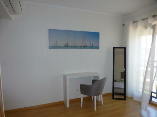 Algarve, T2 Apartment With Pool In Olh�o