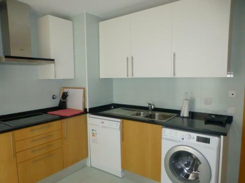Algarve, T2 Apartment With Pool In Olh�o
