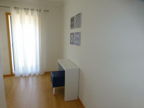 Algarve, T2 Apartment With Pool In Olh�o