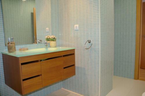 Algarve, T2 Apartment With Pool In Olh�o