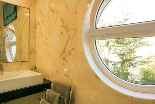 Apartamento Gro�e Wohnung - Balkon Mit Blick - Pool - Garten