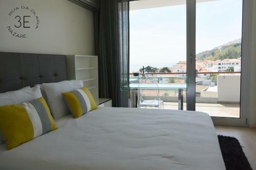 Olaria Apartment, Rooftop View With Swimming Pool