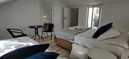 Nazar� Historic Beach House-1 Minute To The Beach