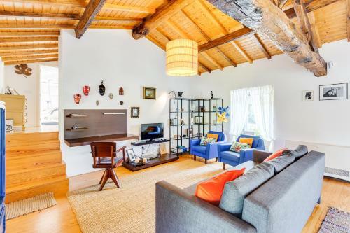 Hostal Home, By Julieta