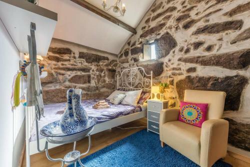 Pequena Casa R�stica Com Piscina