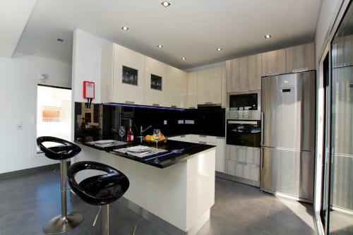 Villa Alto Da Colina - Vila Moderna E Espa�osa - Top Localiza��o