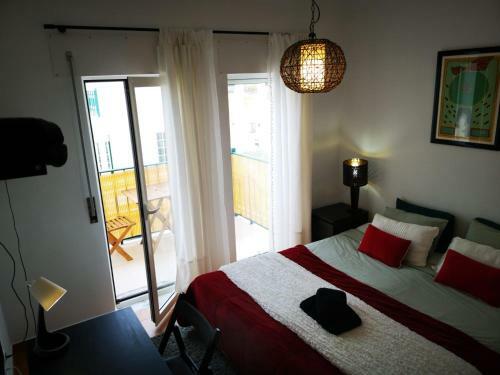 Hostal Peniche Surf Lodge 2