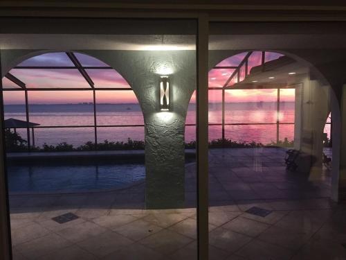 Villa Waterfront Paradise - Heated Pool, Amazing Sunsets!