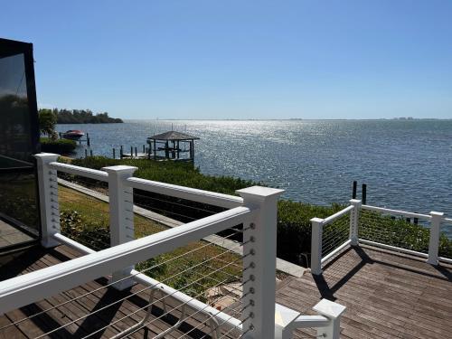 Villa Waterfront Paradise - Heated Pool, Amazing Sunsets!