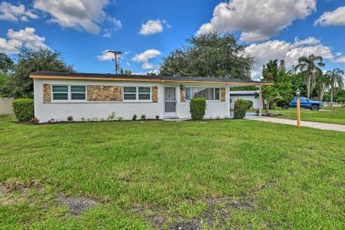 Sunshine State Cottage About 9 Miles To Beaches!