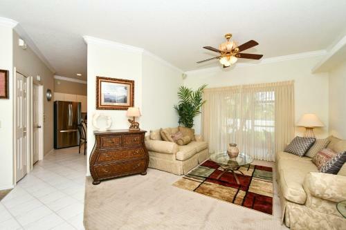 Private, Peaceful, Lakeside, Fully-fenced Yard